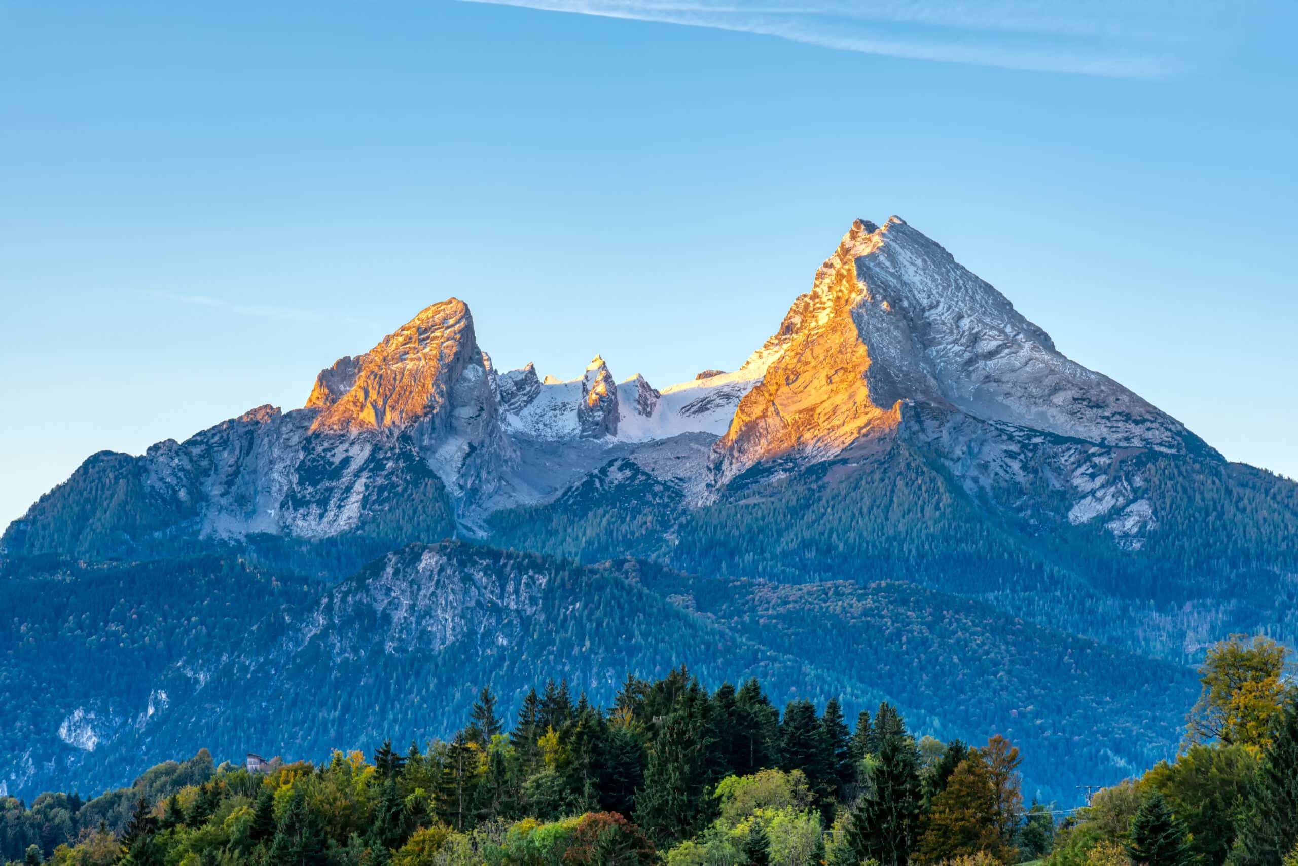 the-first-sunlight-hits-the-famous-mount